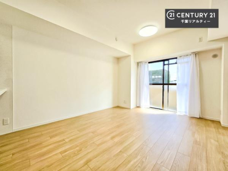 rO 傫ȑ炽Ղ̗z閾邢rOBĴ郊rOŉƑĉ났̎Ԃ߂܂B