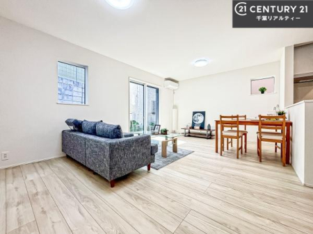 rO SnǂrO͉ƑRƏW܂܂BƑcR̎ԂłBƑƁAw[Ԃ߂łˁB邭JIȋԂłB