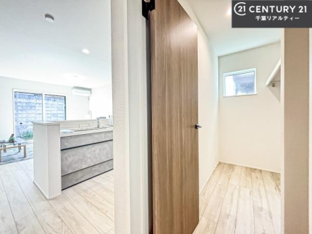 [ 1Kɂ̓t@~[N[[bgtI|@piAGߕ̃CeA̎[ɕ֗I