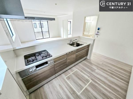 Lb` lC̑ΖʎVXeLb`̗pĂ܂IƑ̃R~jP[VRƑ݌vłB
qlɂڂ͂̂ŊłˁBLXgĉKɍƂi݂܂B