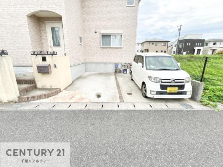 ԏ ԃXy[X2䕪܂IZJhJ[͂AoCN⎩]ԂȂǂuꏊɍ܂B