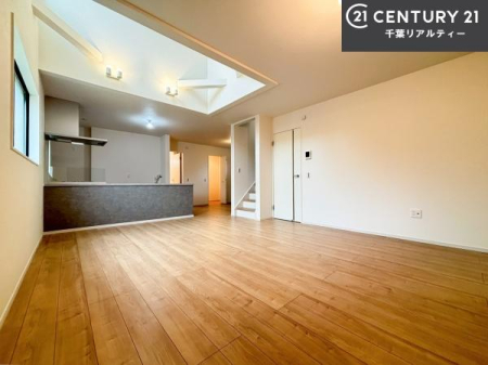 rO SnǂrO͉ƑRƏW܂܂BƑcR̎ԂłBƑƁAw[Ԃ߂łˁB邭JIȋԂłB