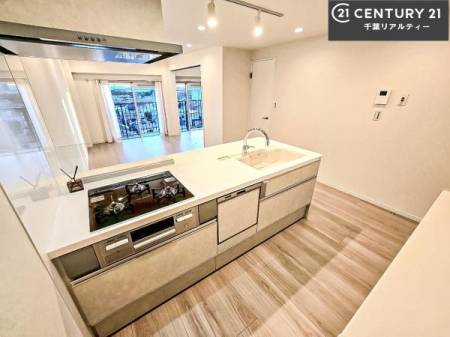 Lb` lC̑ΖʎVXeLb`̗pĂ܂IƑ̃R~jP[VRƑ݌vłB
qlɂڂ͂̂ŊłˁBLXgĉKɍƂi݂܂B