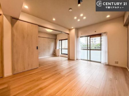 rO SnǂrO͉ƑRƏW܂܂BƑcR̎ԂłBƑƁAw[Ԃ߂łˁB邭JIȋԂłB