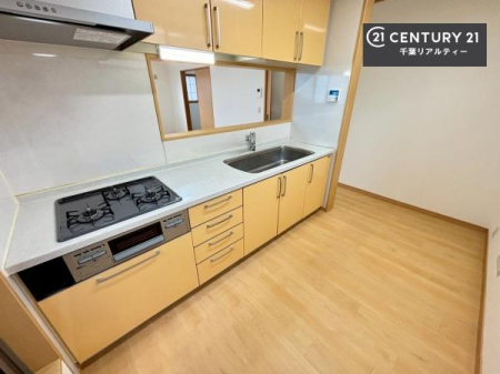 Lb` lC̑ΖʎVXeLb`̗pĂ܂IƑ̃R~jP[VRƑ݌vłB
qlɂڂ͂̂ŊłˁBLXgĉKɍƂi݂܂B