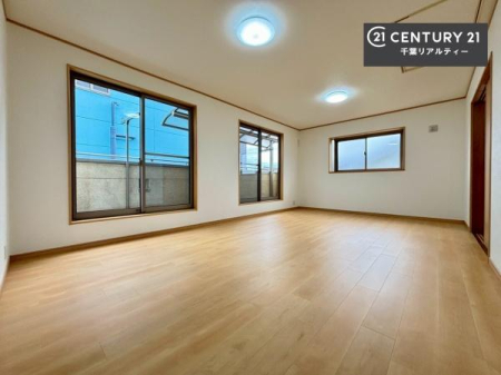 rO SnǂrO͉ƑRƏW܂܂BƑcR̎ԂłBƑƁAw[Ԃ߂łˁB邭JIȋԂłB