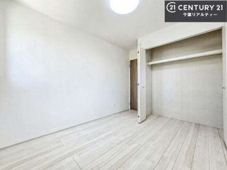 m ydlz[Xy[XĂ܂IXbLڂ鎖ł܂ˁB
ƋI΂ȂVvȃfUCׁ̈AƋI΂Cɓ̋ԍ肪łłˁB
