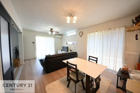 rO ؂ȉƑW܂邩炱LDKɂ͂肽B
qCɏ΂Ȃ瑖ĂpuLƂɂėǂvƎvuԂłB