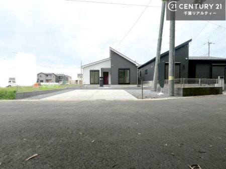 ԏ ԃXy[X3䕪܂IZJhJ[͂AoCN⎩]ԂȂǂuꏊɍ܂B