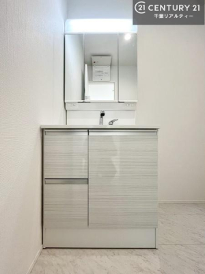 ʑEʏ gȂ𐮂ʏ́A厖łI̐̂镵͋CoIC悭g܂B