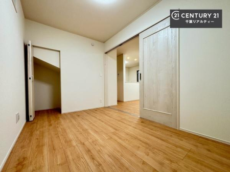 m [Xy[XĂ܂IXbLڂ鎖ł܂ˁB
ƋI΂ȂVvȃfUCׁ̈AƋI΂Cɓ̋ԍ肪łłˁB