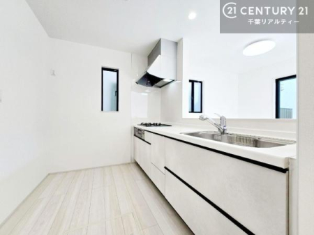 �L�b�`�� ��Ƃ肠�钲���X�y�[�X�ō�Ƃ����₷�����K�ȃL�b�`���ł��I
���q�l�ƈꏏ�ɂ��َq������y���߂�L�X�X�y�[�X�ł��B�y�����������ԂɂȂ肻���ł��ˁI