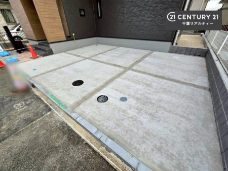 ԏ ԃXy[X2䕪܂IZJhJ[͂AoCN⎩]ԂȂǂuꏊɍ܂B