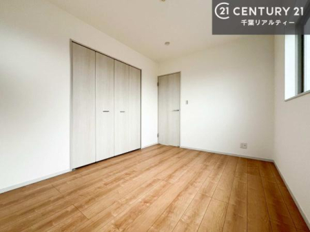 m [Xy[XĂ܂IXbLڂ鎖ł܂ˁB
ƋI΂ȂVvȃfUCׁ̈AƋI΂Cɓ̋ԍ肪łłˁB