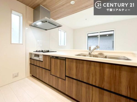 Lb` lC̑ΖʎVXeLb`̗pĂ܂IƑ̃R~jP[VRƑ݌vłB
qlɂڂ͂̂ŊłˁBLXgĉKɍƂi݂܂B