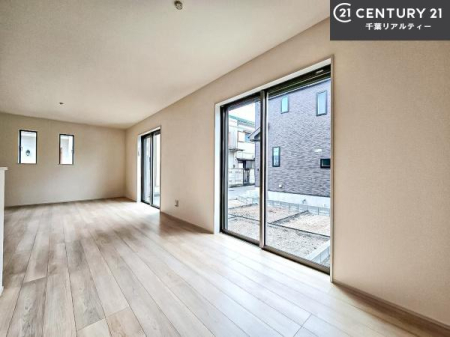 rO ؂ȉƑW܂邩炱LDKɂ͂肽B
qCɏ΂Ȃ瑖ĂpuLƂɂėǂvƎvuԂłB