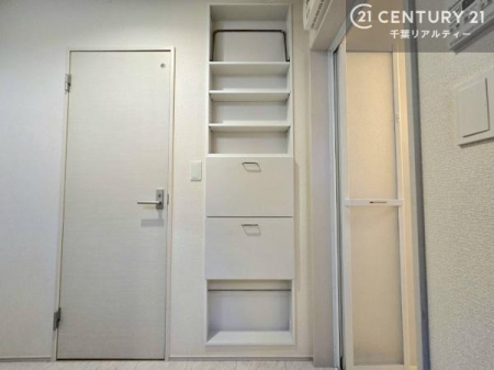 [ ʎɂƐ݂ꂽ[Xy[XB^IpiAXgbNނ܂ł܂A}ԂۂĂ܂B