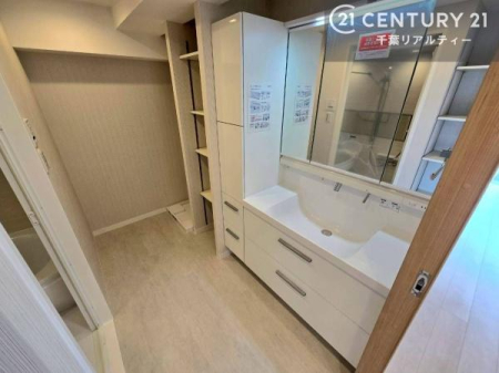 ʑEʏ gȂ𐮂ʏ́A厖łI̐̂镵͋CoIC悭g܂B