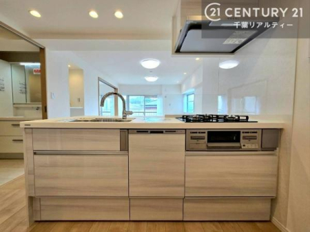 Lb` lC̑ΖʎVXeLb`̗pĂ܂IƑ̃R~jP[VRƑ݌vłB
qlɂڂ͂̂ŊłˁB[͂܂I