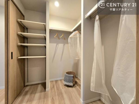 ���[ �E�H�[�N�C���N���[�[�b�g�t���ł��B��������̂��m���Ȃǂ����[���Ă��������ł��ˁI���ɂ���@�������ȂǋG�ߕ��̑傫�ȉƓd�����[�ł��܂��B