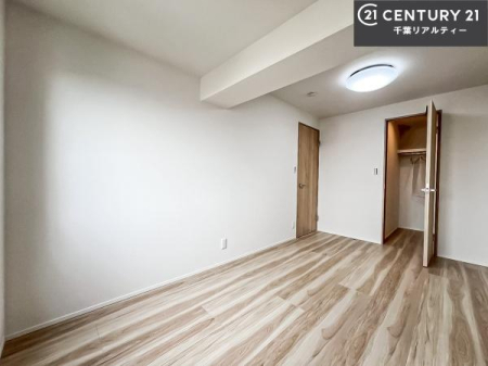 m [Xy[XĂ܂IXbLڂ鎖ł܂ˁB
ƋI΂ȂVvȃfUCׁ̈AƋI΂Cɓ̋ԍ肪łłˁB