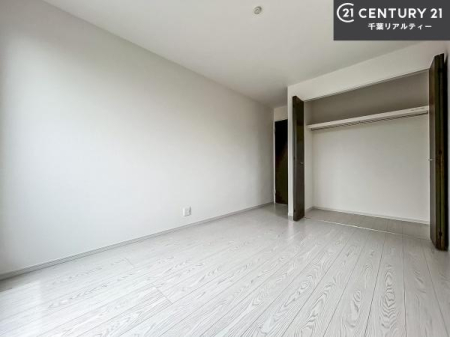 m [Xy[XĂ܂IXbLڂ鎖ł܂ˁB
ƋI΂ȂVvȃfUCׁ̈AƋI΂Cɓ̋ԍ肪łłˁB
