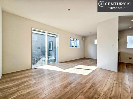 rO SnǂrO͉ƑRƏW܂܂BƑcR̎ԂłBƑƁAw[Ԃ߂łˁB㕔Ŗ邭JIȋԂłB