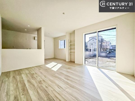 rO SnǂrO͉ƑRƏW܂܂BƑcR̎ԂłBƑƁAw[Ԃ߂łˁB㕔Ŗ邭JIȋԂłB