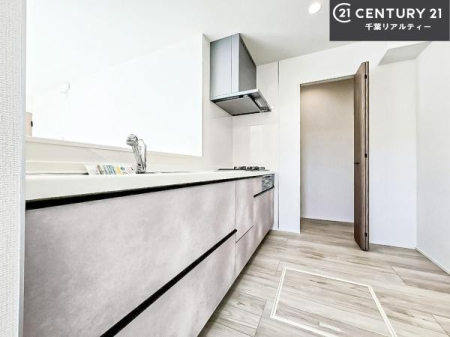 Lb` lC̑ΖʎVXeLb`̗pĂ܂IƑ̃R~jP[VRƑ݌vłB
qlɂڂ͂̂ŊłˁBLXgĉKɍƂi݂܂B