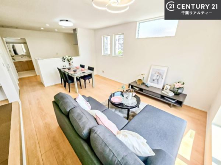 rO ؂ȉƑW܂邩炱LDKɂ͂肽B
qCɏ΂Ȃ瑖ĂpuLƂɂėǂvƎvuԂłB