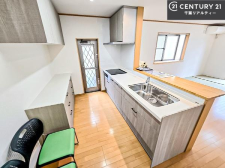 Lb` lC̑ΖʎVXeLb`̗pĂ܂IƑ̃R~jP[VRƑ݌vłB
qlɂڂ͂̂ŊłˁB[͂܂I