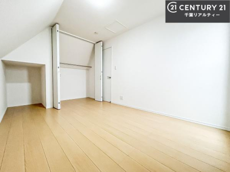 rOȊŐ [Xy[XĂ܂IXbLڂ鎖ł܂ˁB
ƋI΂ȂVvȃfUCׁ̈AƋI΂Cɓ̋ԍ肪łłˁB
