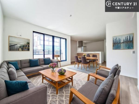 rO ƋCGp[XłBSnǂrO͉ƑRƏW܂܂BƑcR̎ԂłBƑƁAw[Ԃ߂łˁB邭JIȋԂłB