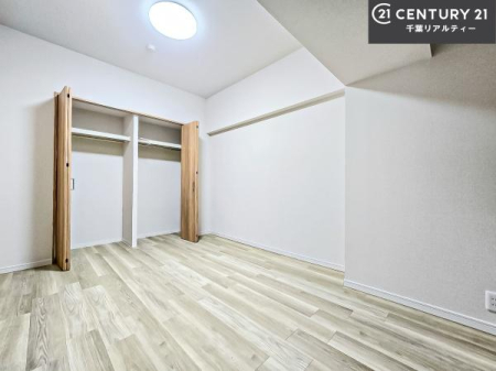 m [Xy[XĂ܂IXbLڂ鎖ł܂ˁB
ƋI΂ȂVvȃfUCׁ̈AƋI΂Cɓ̋ԍ肪łłˁB