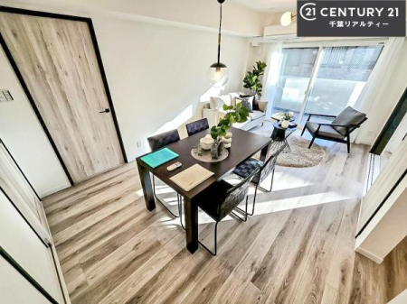 rO 傫ȑ炽Ղ̗z閾邢rOBĴ郊rOŉƑĉ났̎Ԃ߂܂B