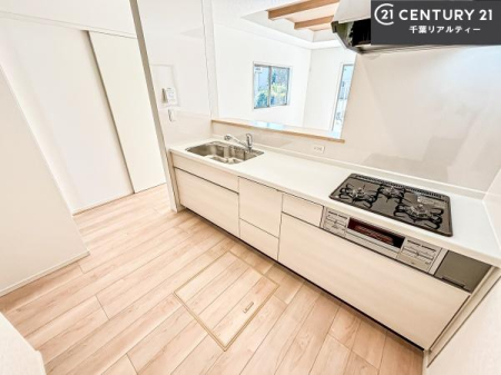 Lb` lC̑ΖʎVXeLb`̗pĂ܂IƑ̃R~jP[VRƑ݌vłB
qlɂڂ͂̂ŊłˁBLXgĉKɍƂi݂܂B