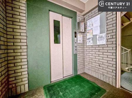 ̑p Gx[^[̃}VŁAdוxr[J[̈ړKB̐X[YɂȂ܂B