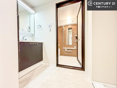 ʑEʏ gȂ𐮂ʏ́A厖łI̐̂镵͋CoIC悭g܂B