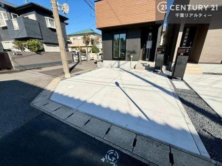 ԏ ԃXy[X2䕪܂IZJhJ[͂AoCN⎩]ԂȂǂuꏊɍ܂B