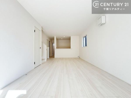 rO ؂ȉƑW܂邩炱LDKɂ͂肽B
qCɏ΂Ȃ瑖ĂpuLƂɂėǂvƎvuԂłB