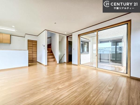 rO 傫ȑ炽Ղ̓荞ޖ邢kcjBΖʎLb`łŜn܂BƑƃR~jP[VƂ̂ɂfnncIȂqlĂSĂł܂ˁB