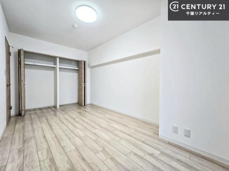 m [Xy[XĂ܂IXbLڂ鎖ł܂ˁB
ƋI΂ȂVvȃfUCׁ̈AƋI΂Cɓ̋ԍ肪łłˁB