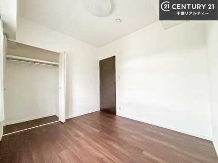 m [Xy[XĂ܂IXbLڂ鎖ł܂ˁB
ƋI΂ȂVvȃfUCׁ̈AƋI΂Cɓ̋ԍ肪łłˁB
