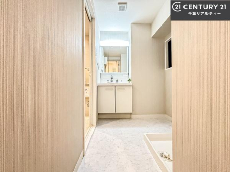 ʑEʏ gȂ𐮂ʏ́A厖łI̐̂镵͋CoIC悭g܂B