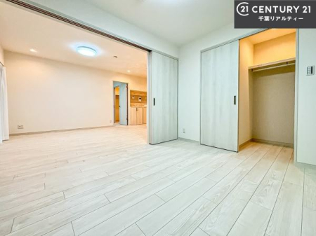 m rOɗאڂm͉Ƒ̃CtX^Cɍ킹ď_Ɏg֗ȋԁBJ΃rOƈ̊̂LXƂԂɁA߂Ηqp̌⃏[NXy[XALbY[ƂĂ􂵂܂