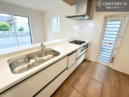 Lb` lC̑ΖʎVXeLb`̗pĂ܂IƑ̃R~jP[VRƑ݌vłB
qlɂڂ͂̂ŊłˁBLXgĉKɍƂi݂܂B