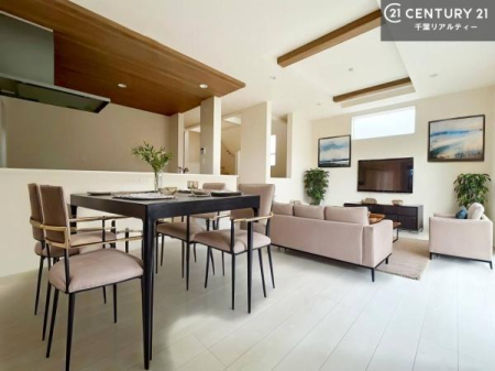 rO ƋCGp[XłBSnǂrO͉ƑRƏW܂܂BƑcR̎ԂłBƑƁAw[Ԃ߂łˁB邭JIȋԂłB