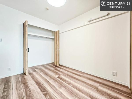 m [Xy[XĂ܂IXbLڂ鎖ł܂ˁB
ƋI΂ȂVvȃfUCׁ̈AƋI΂Cɓ̋ԍ肪łłˁB