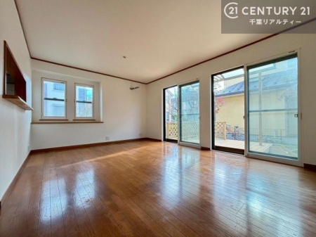 rO ő̑rÓAӂ񂾂Ɏ荞݁AJӂSn悢ԂɁBƑ̎Ԃ̎ԂA𖾂邭Lɍʂ܂B