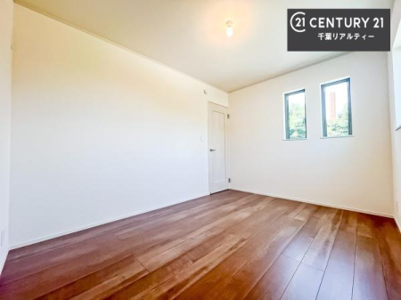 rOȊŐ 邭ʂ̗ǂłBuVvvɃfUCꂽBRx̂ŉƋ⃌CAEgłD݂̋Ԃnグ܂B